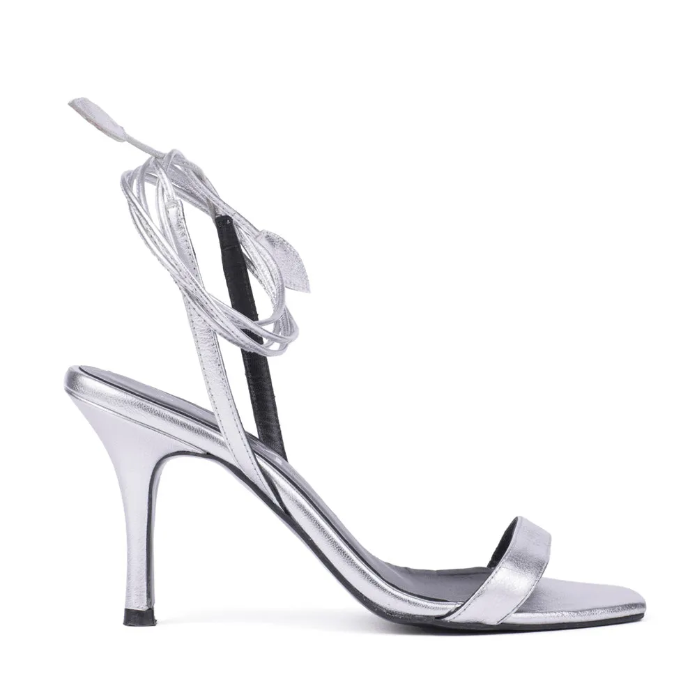 SANDALIA TACÓN FIONA PIEL LAMINADO PLATA 8CM