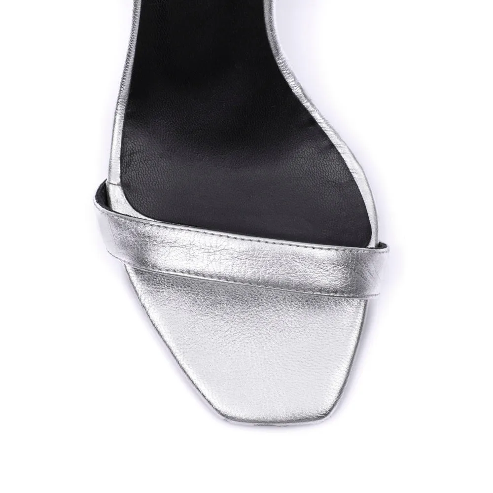 SANDALIA TACÓN FIONA PIEL LAMINADO PLATA 8CM