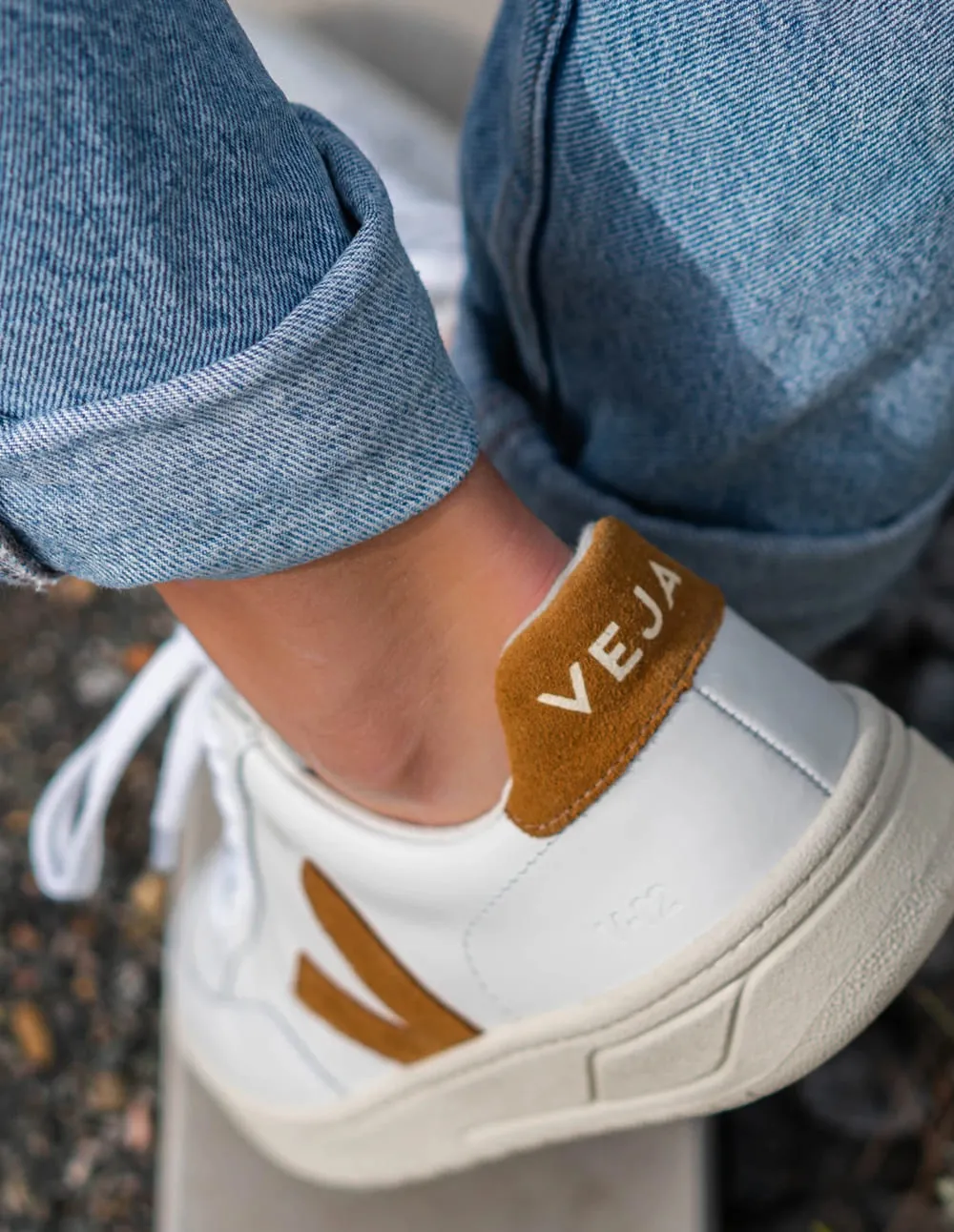 Veja V-12 Leather Blancas y Marrones Unisex