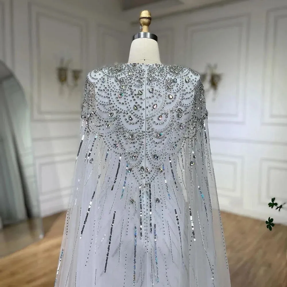 Vestido de Festa Maxi Luxo Adornado em Cristais com Capa Detalhada - Modelo Especial